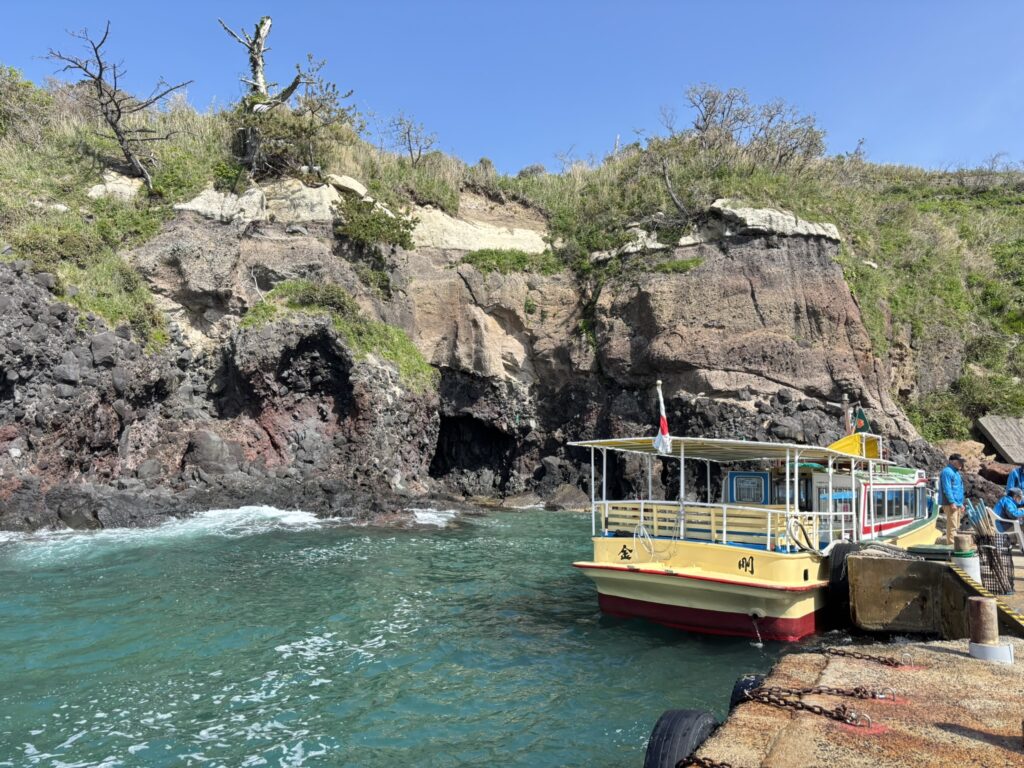 能登半島の巌門クルーズ