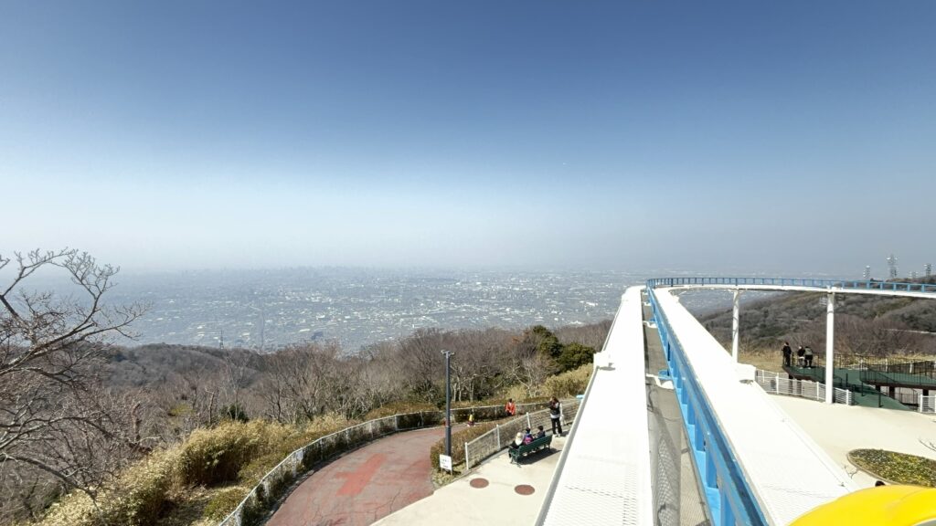 奈良県の生駒山上遊園地　サイクルモノレール