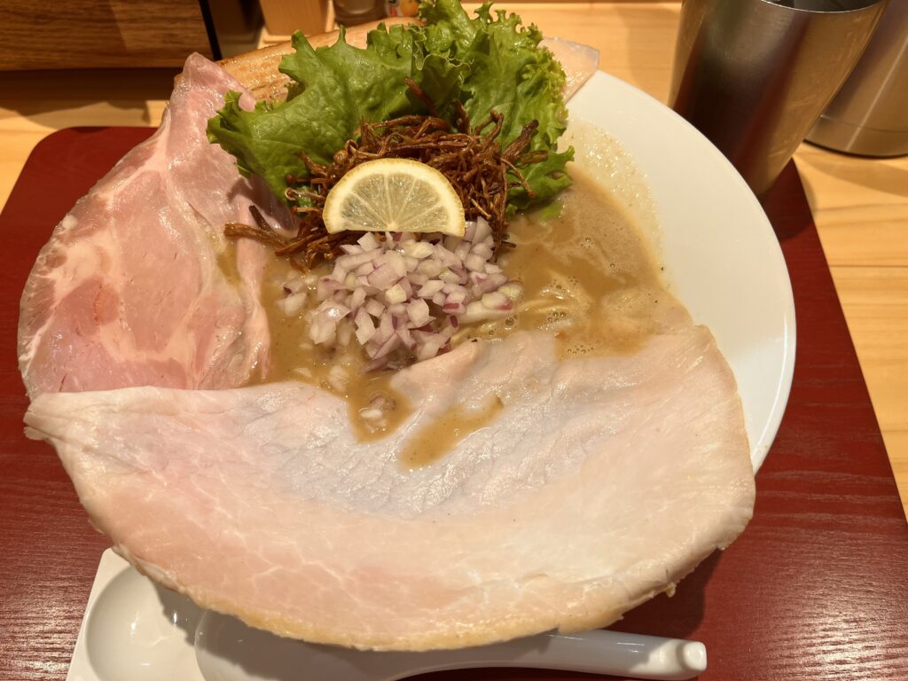 新潟県　麺屋あしたの醤油白湯麺